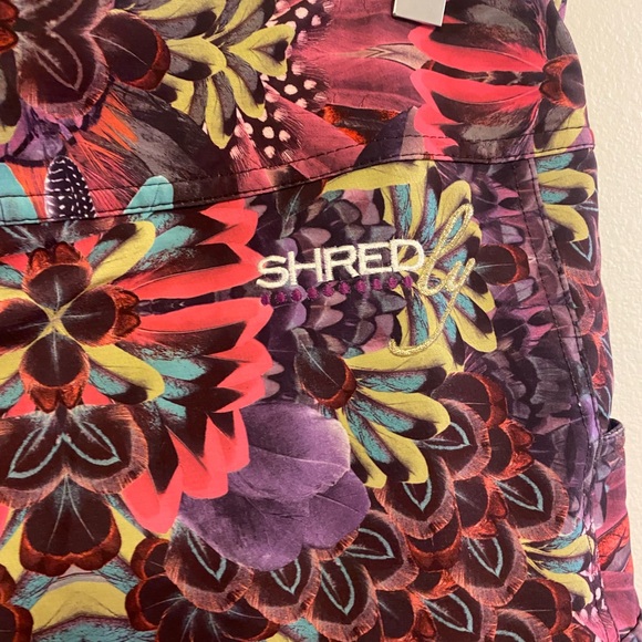 Shredly Colorful Floral Patterned Shorts - Picture 4 of 5